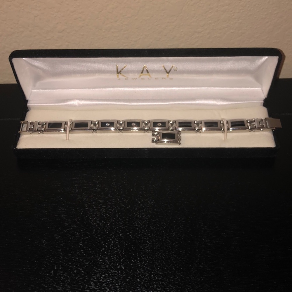 Stainless Steel bracelet with three diamonds.